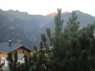 Alpenglühn Blick zum Maderer